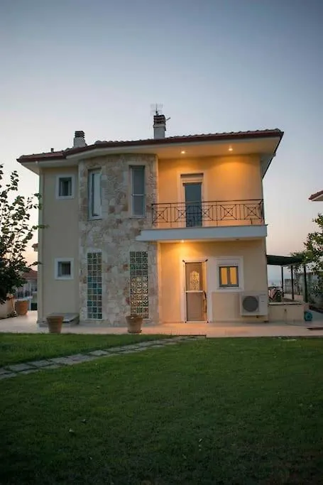 Seaview Villa With Shared Pool In Pefkochori