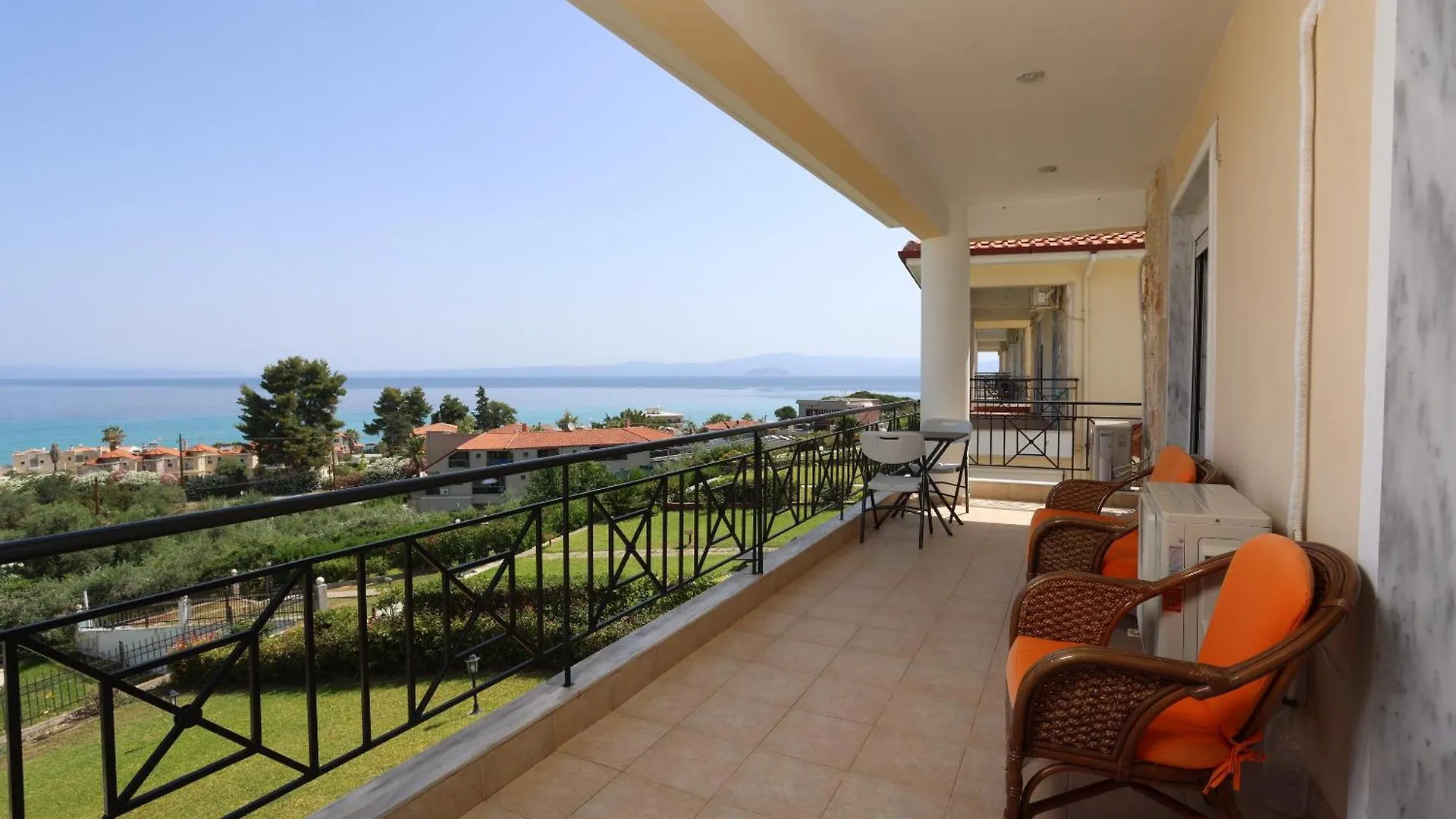 Seaview Villa With Shared Pool In Pefkochori Grecia