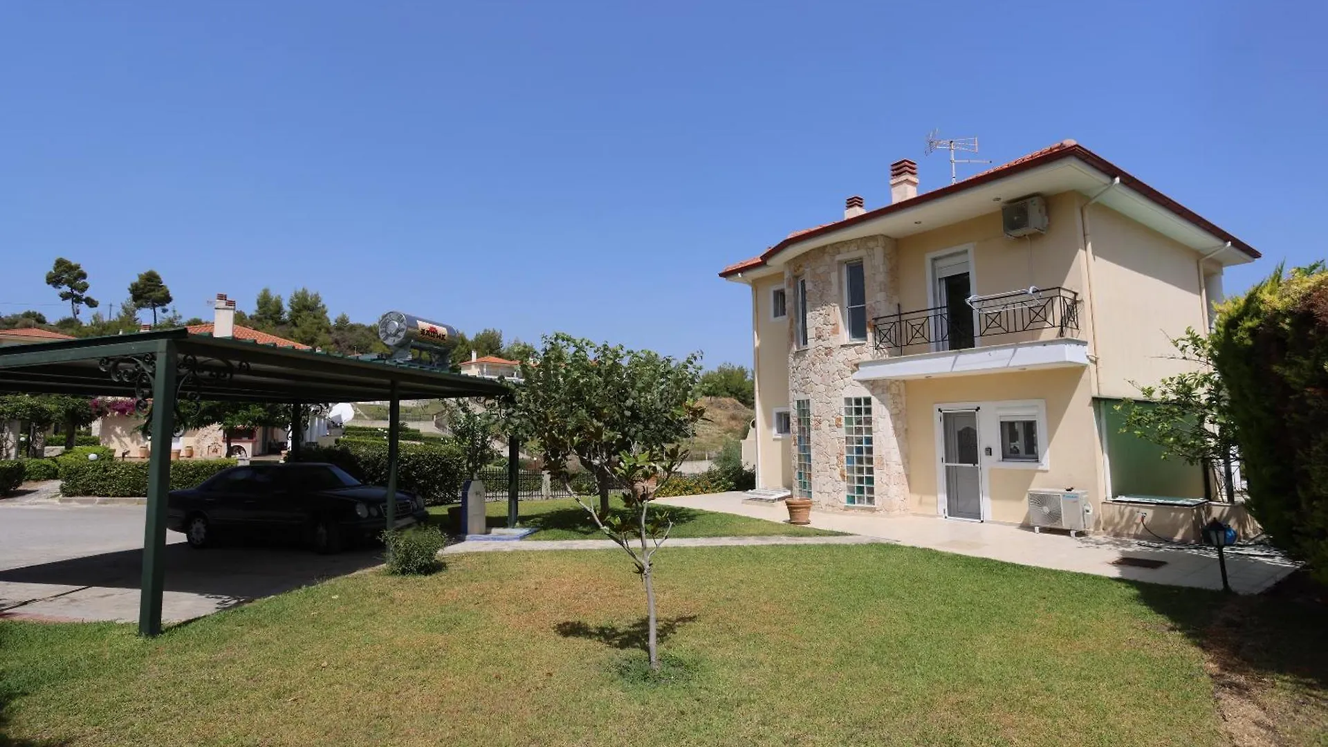 Seaview Villa With Shared Pool In Pefkochori
