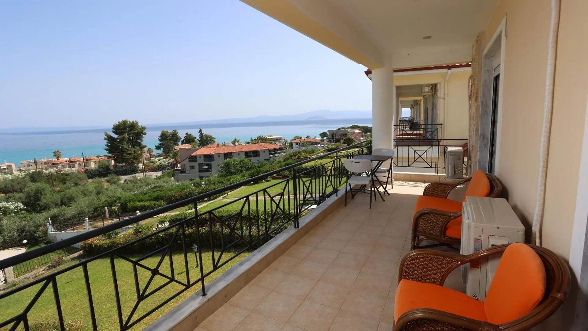 Seaview Villa With Shared Pool In Pefkochori