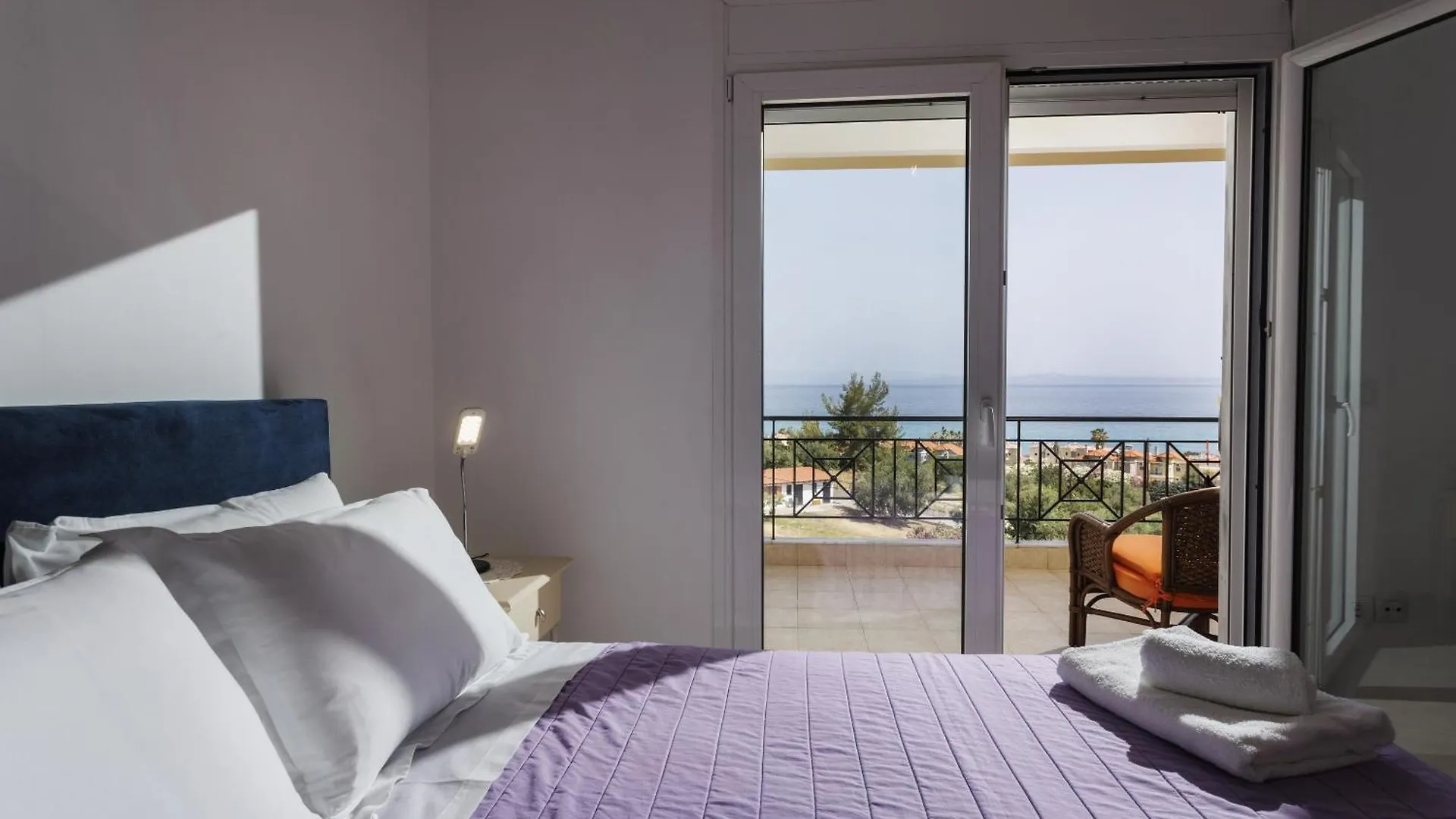 Seaview Villa With Shared Pool In Pefkochori