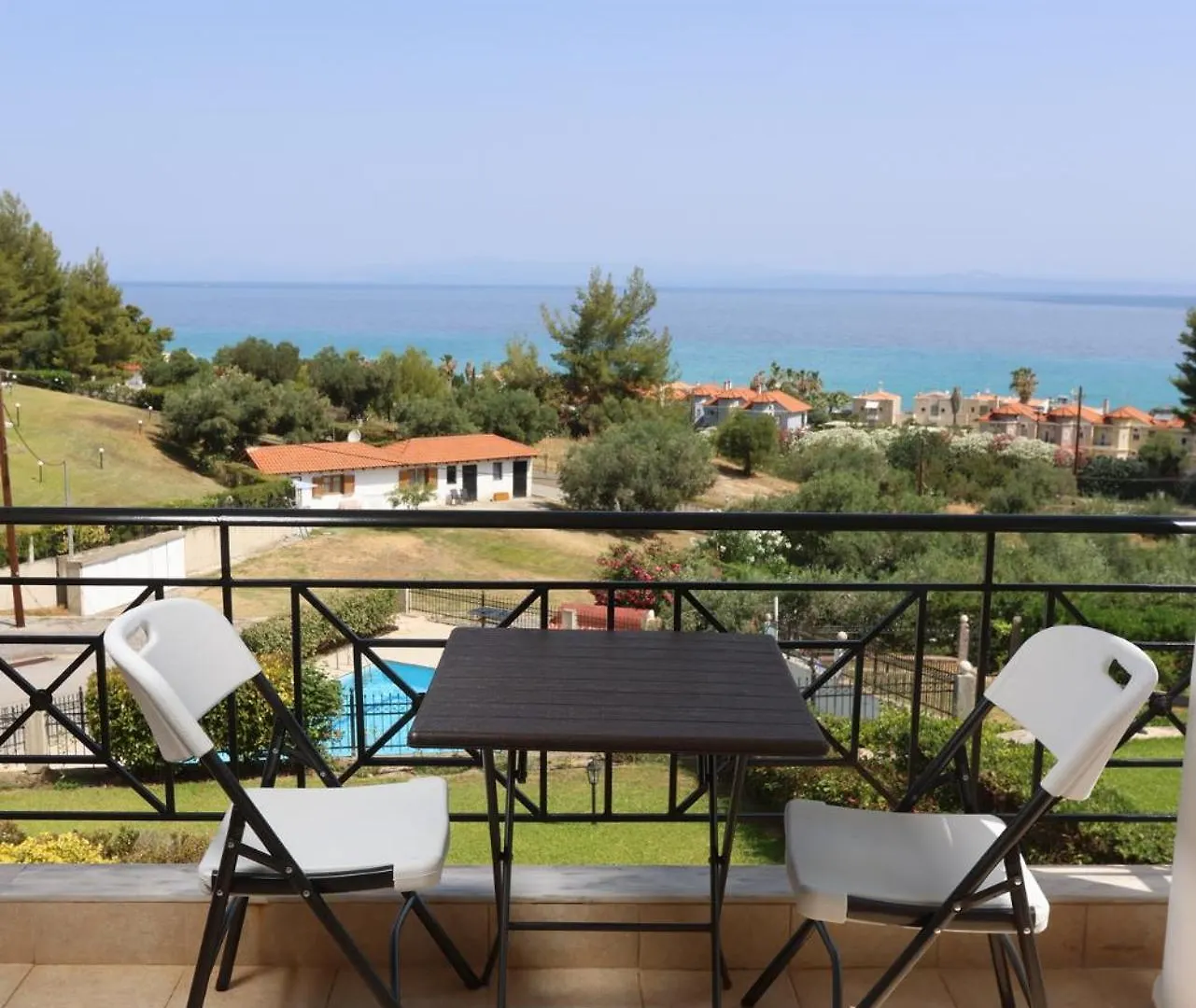 Seaview Villa With Shared Pool In Pefkochori Grecia