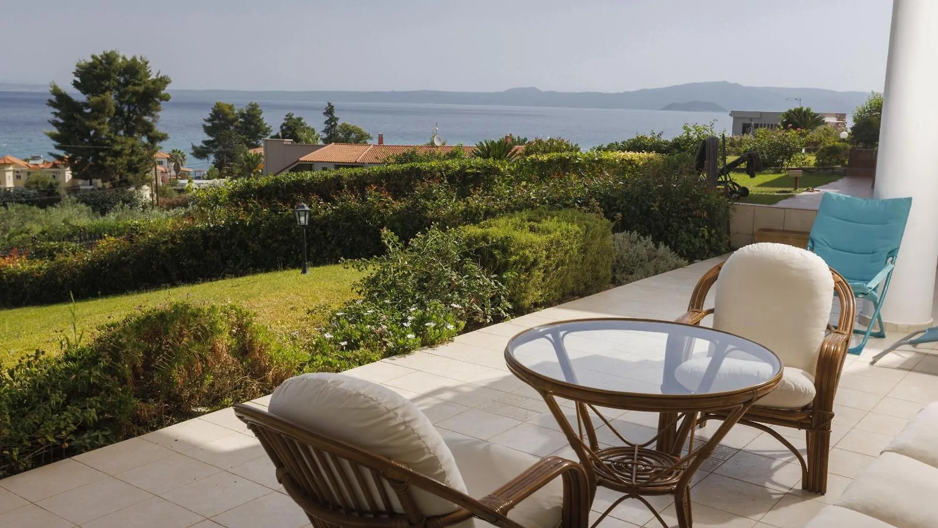 Seaview Villa With Shared Pool In Pefkochori