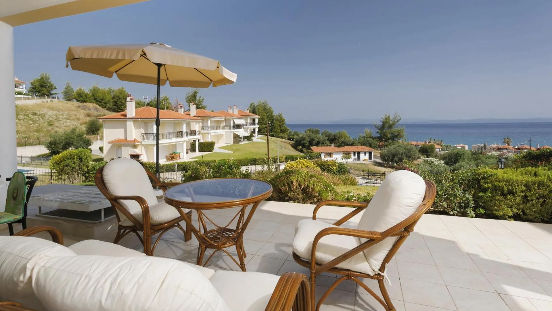 Seaview Villa With Shared Pool In Pefkochori Grecia