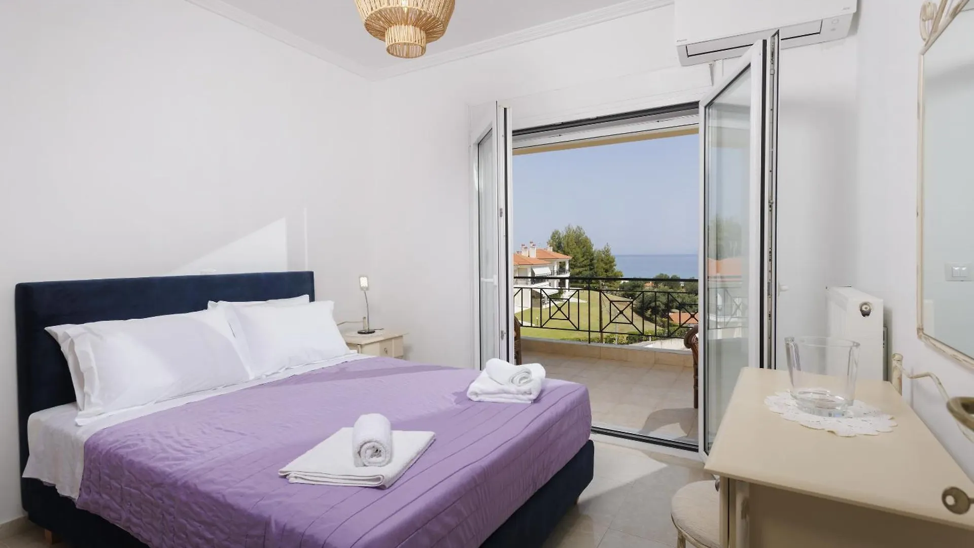 Seaview Villa With Shared Pool In Pefkochori Grecia