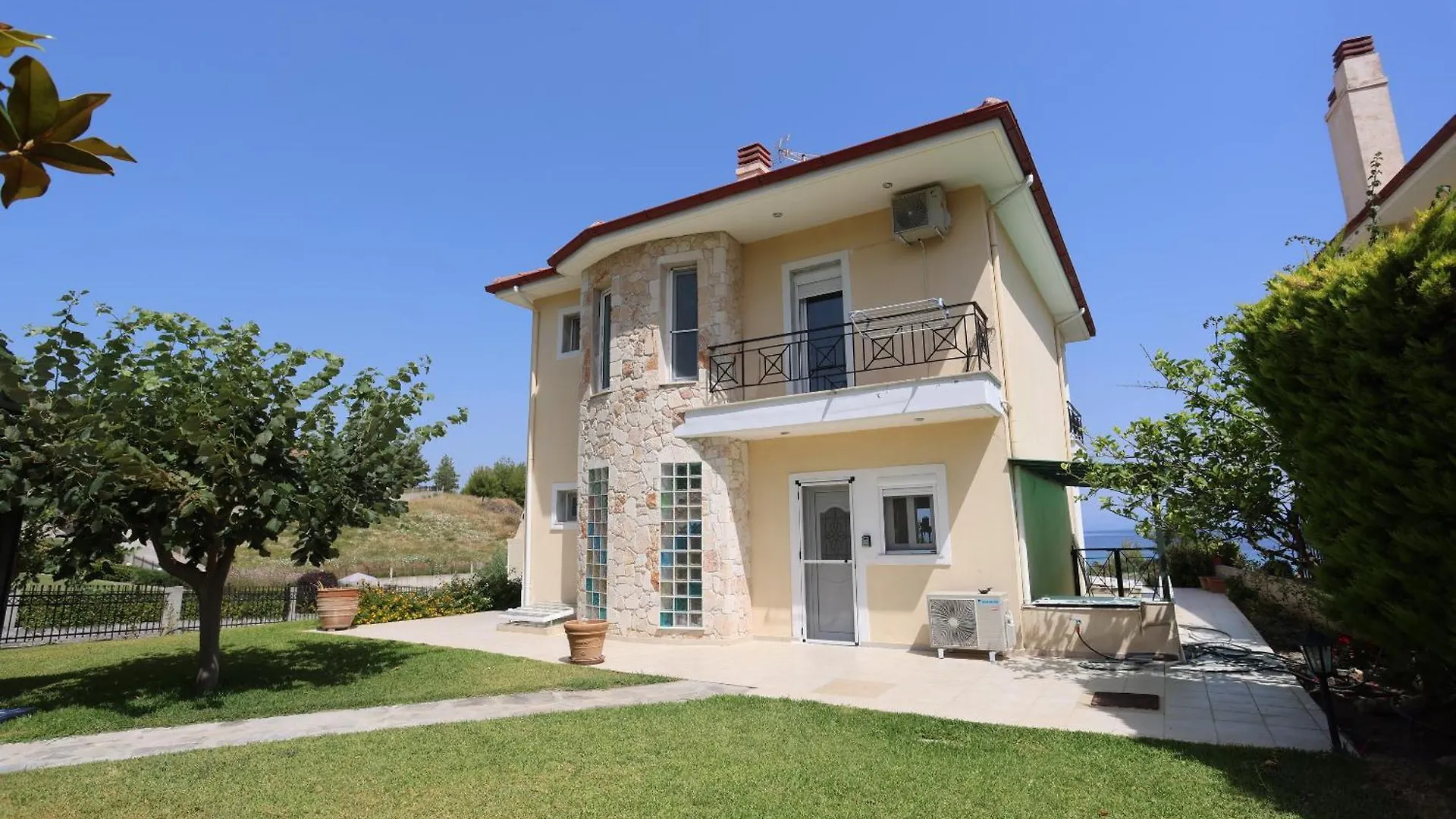Seaview Villa With Shared Pool In Pefkochori