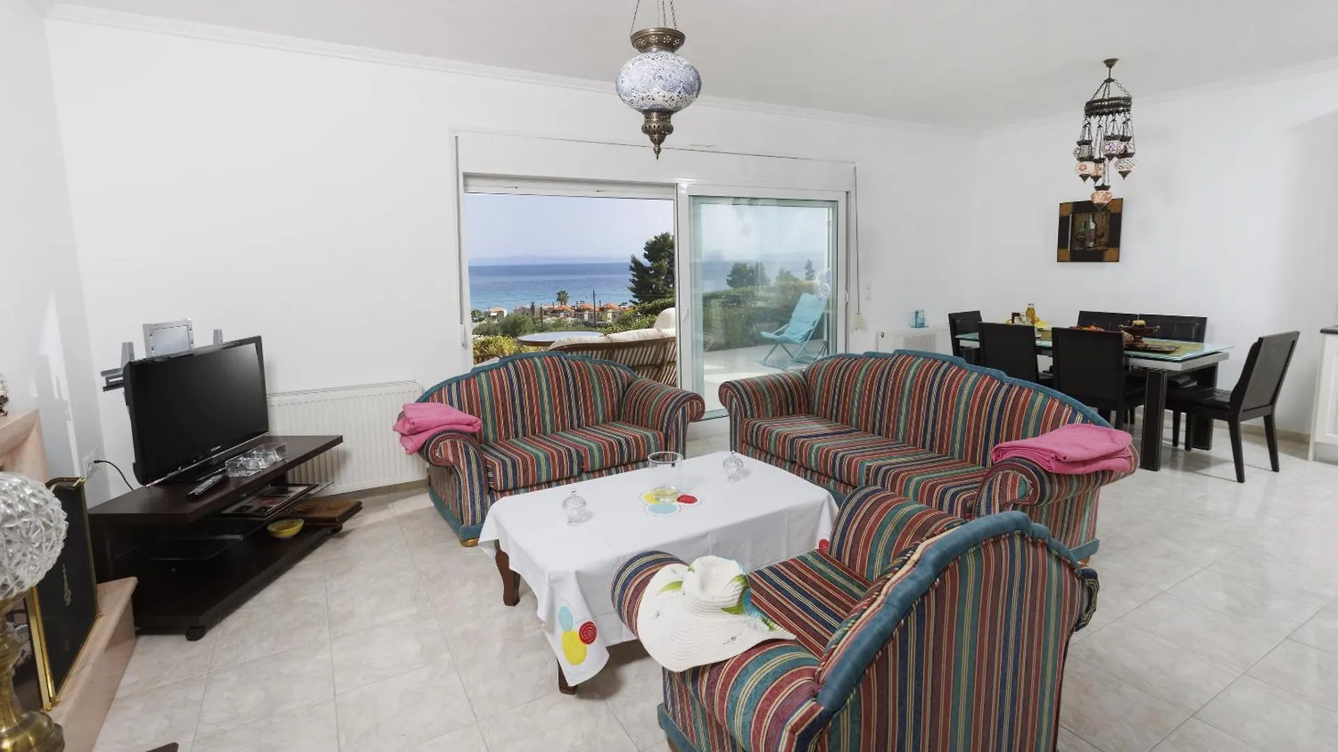 Seaview Villa With Shared Pool In Pefkochori