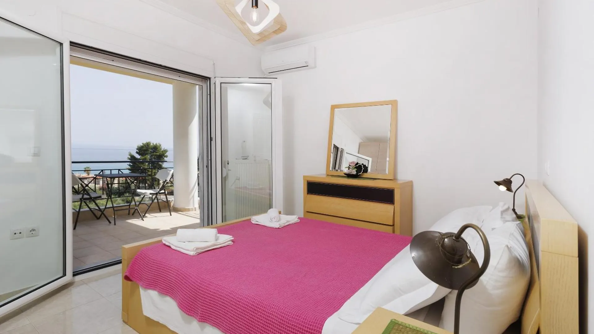 Seaview Villa With Shared Pool In Pefkochori