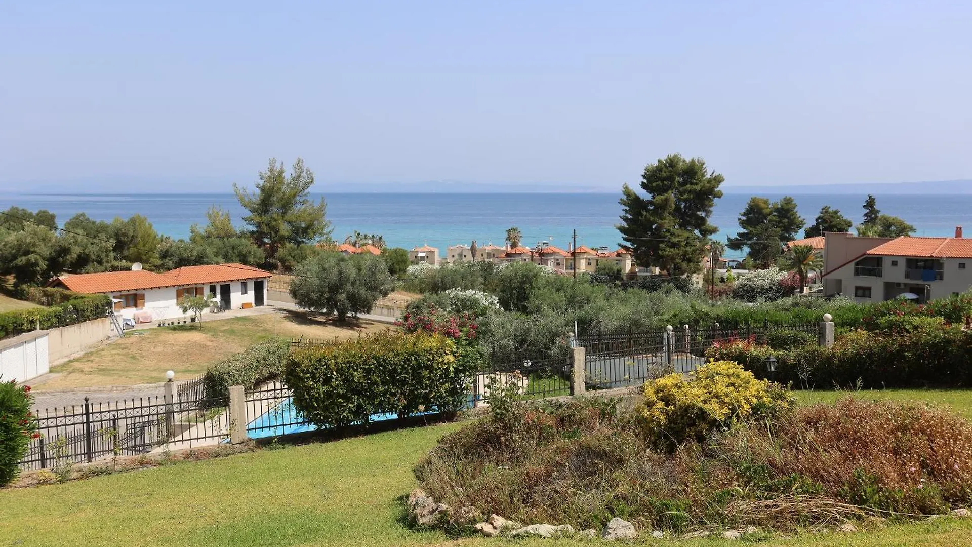 Seaview Villa With Shared Pool In Pefkochori